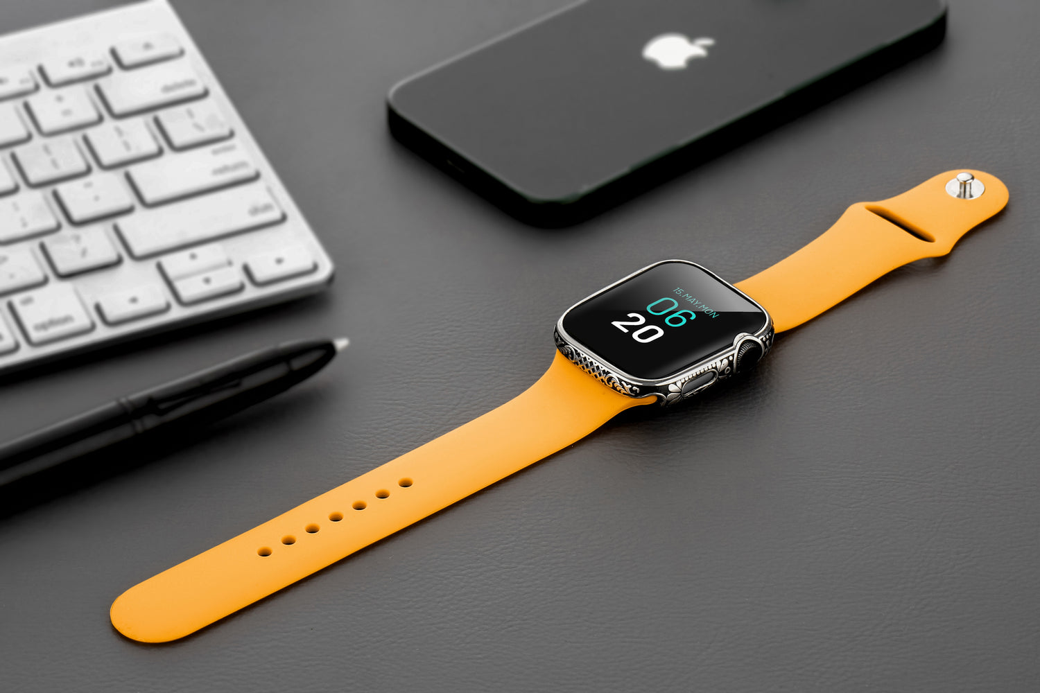 Image banner showcasing Apple Watch Series 7, 8, and 9 case made from sterling silver, highlighting elegant design and craftsmanship.